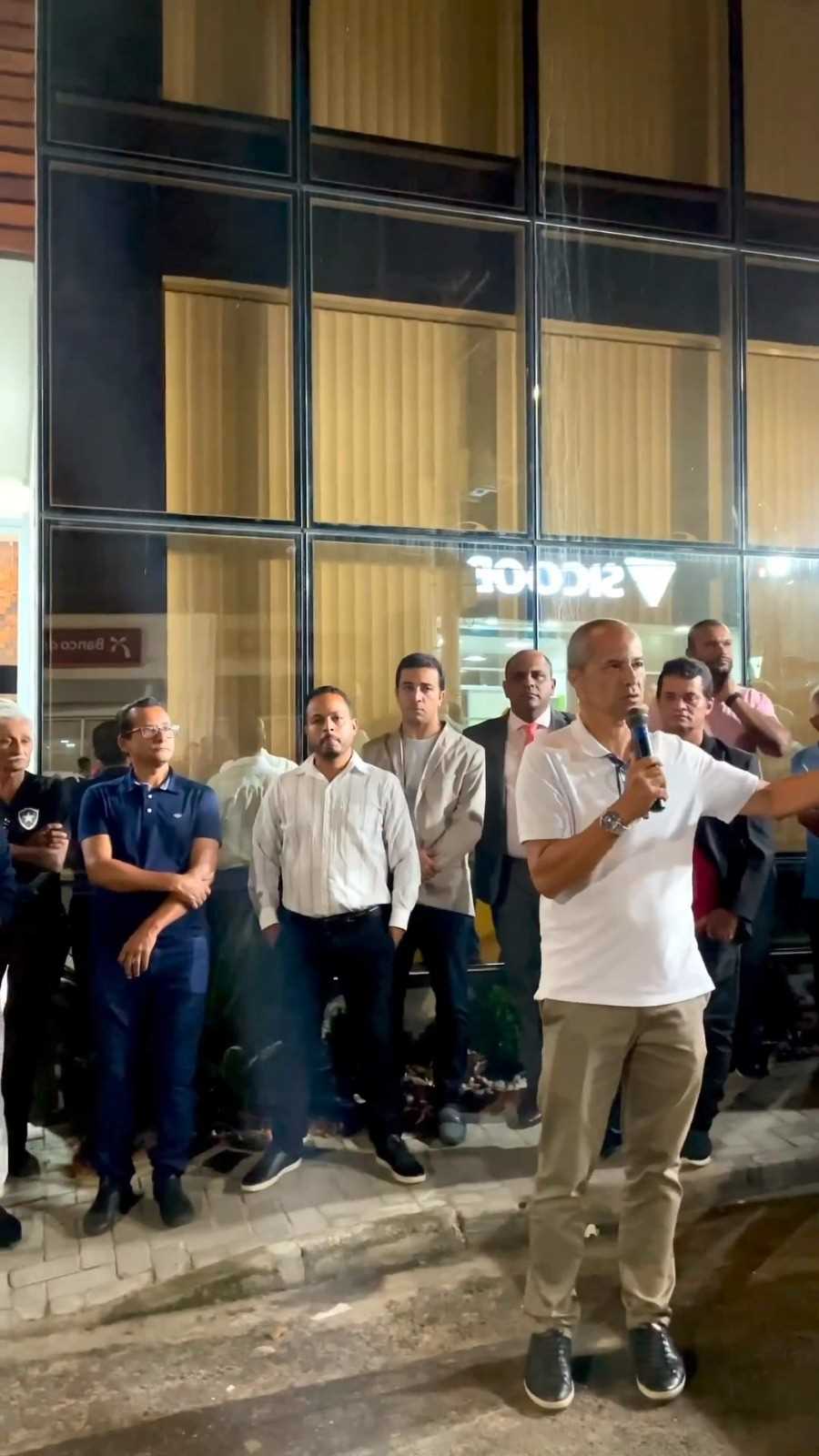 Camacã: Prefeitura recebe uma nova Retroescavadeira e reforça sua frota